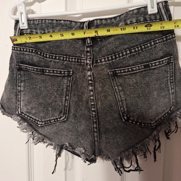 Shorts - Picture 4 of 7